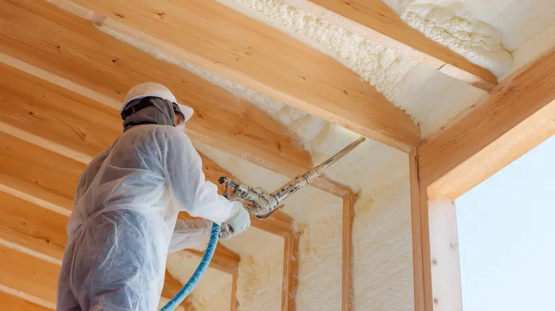 Polyurethane foam application with spray gun